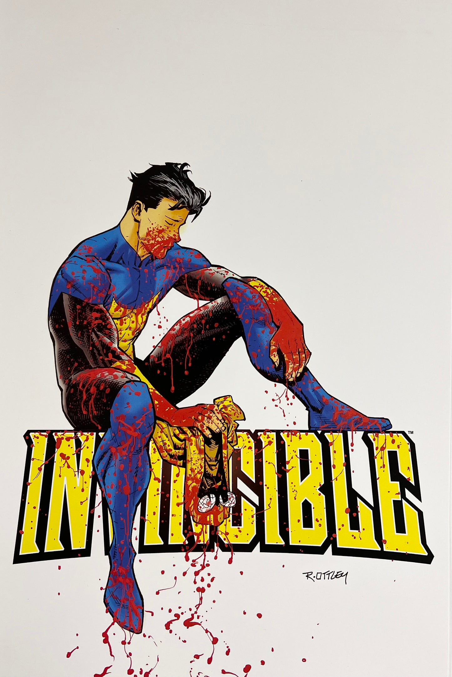 INVINCIBLE ON LOGO PRINT