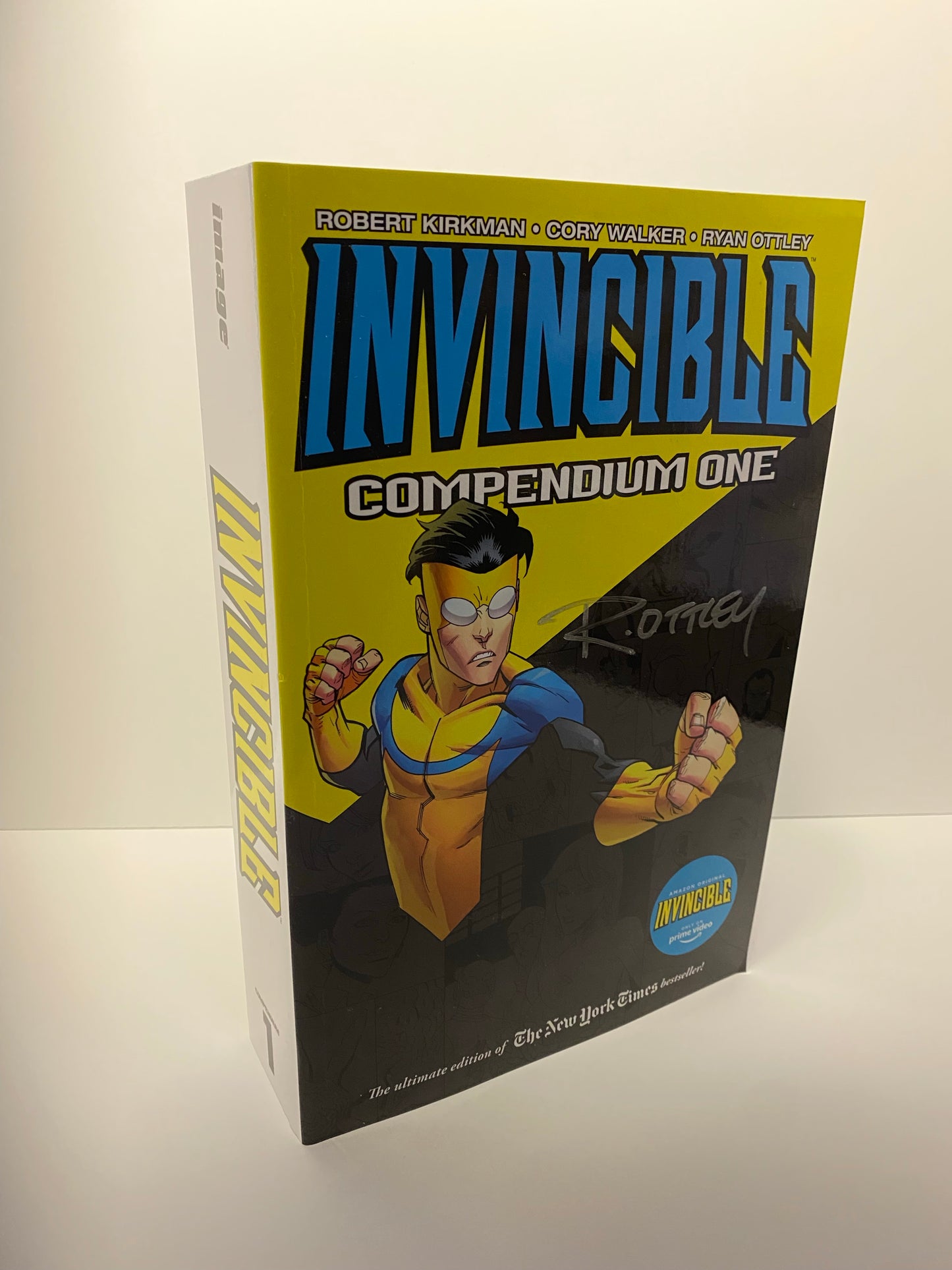 Invincible - Tome 01 - Invincible - Intégrale T01 - Cory Walker, Ryan  Ottley, Robert Kirkman - cartonné - Achat Livre ou ebook